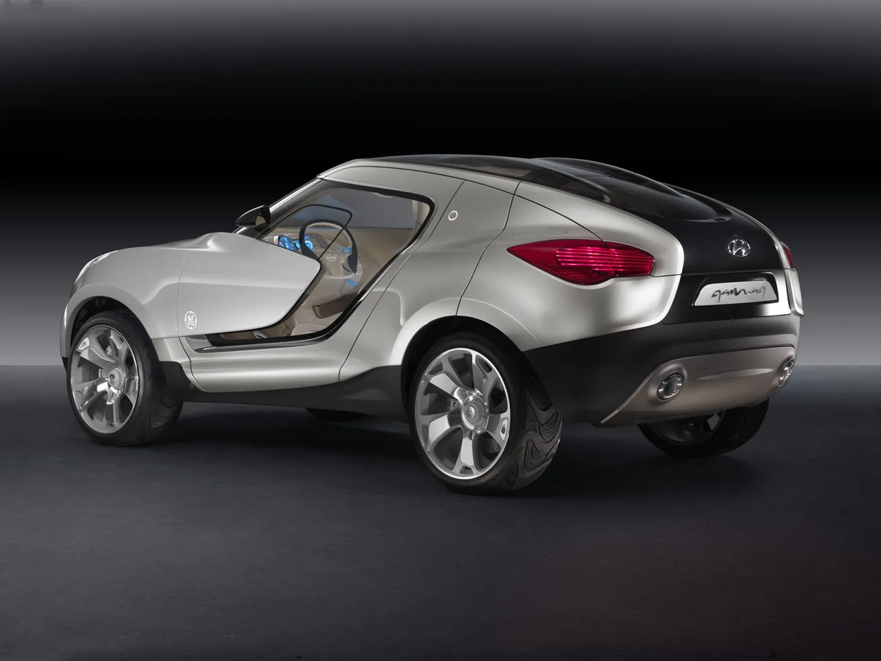 Hyundai QarmaQ Concept (2007) – zadní tříčtvrteční pohled