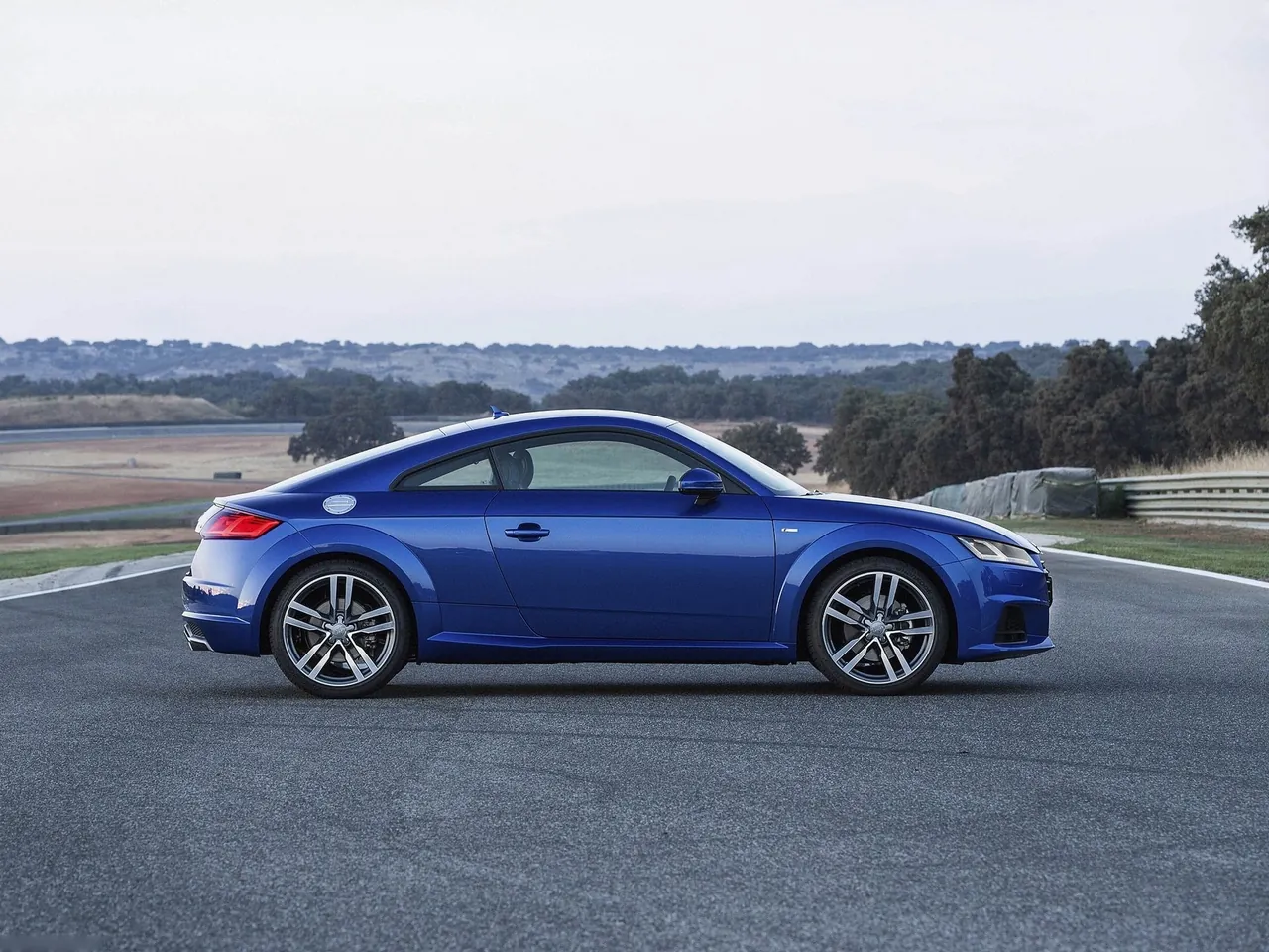 Audi TT Coupe (2015) – boční profil