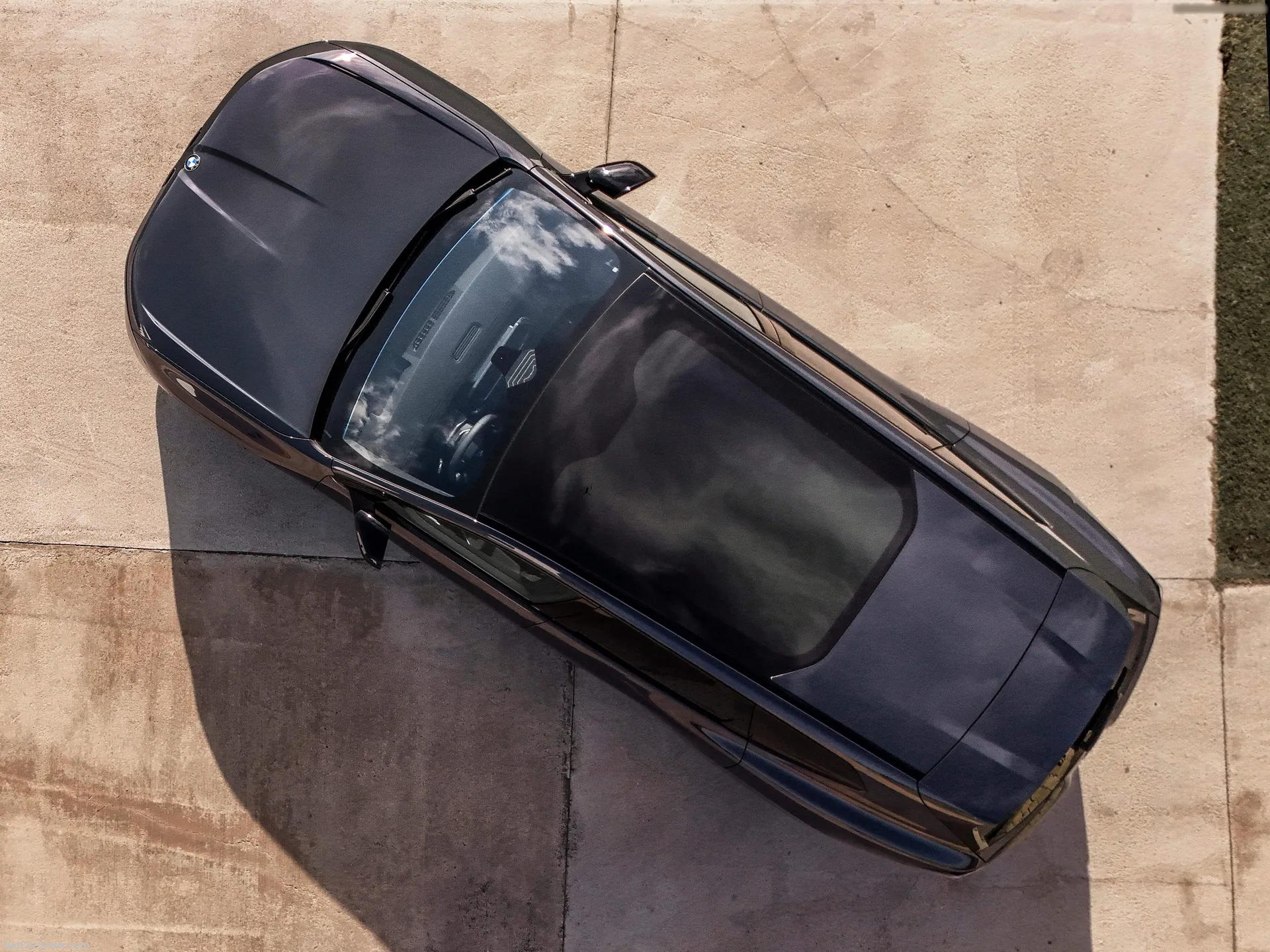 BMW iX3 (2026) – pohled shora