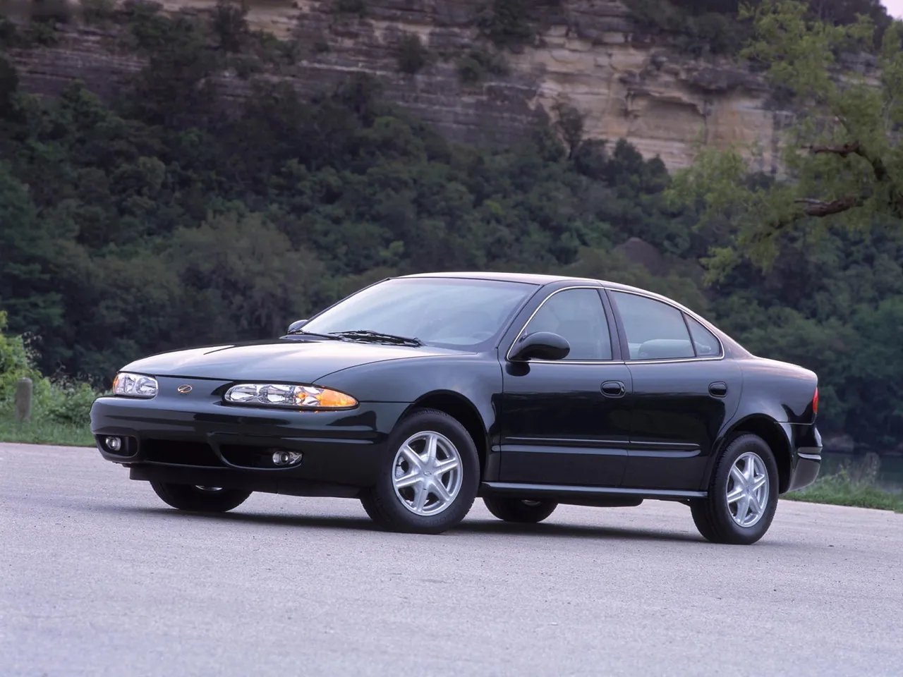 Oldsmobile Alero GL (2002)