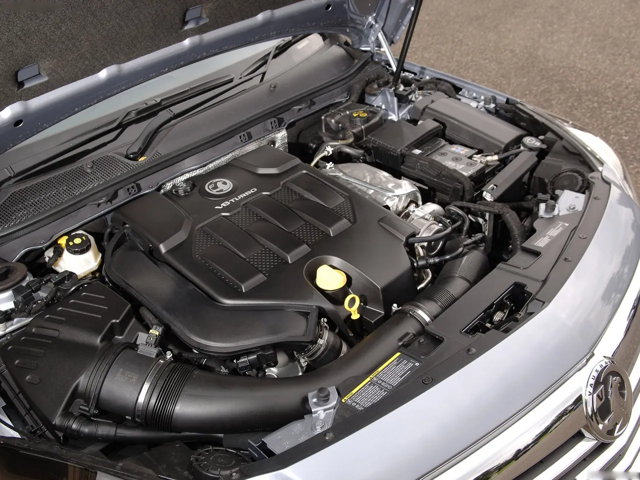 Vauxhall Insignia (2009) – motorový prostor