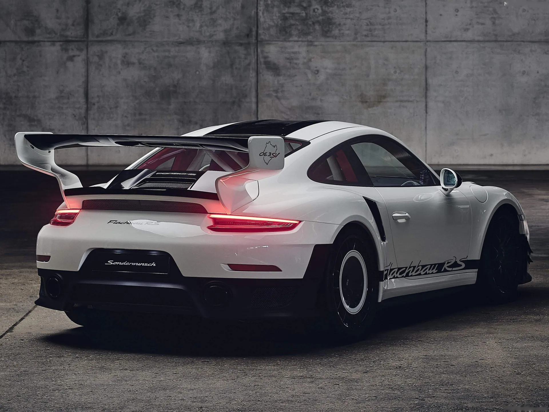 Porsche Flachbau RS (2026) – zadní tříčtvrteční pohled