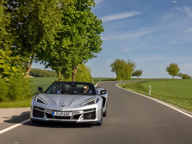 Chevrolet Corvette E-Ray Convertible [EU] (2026)