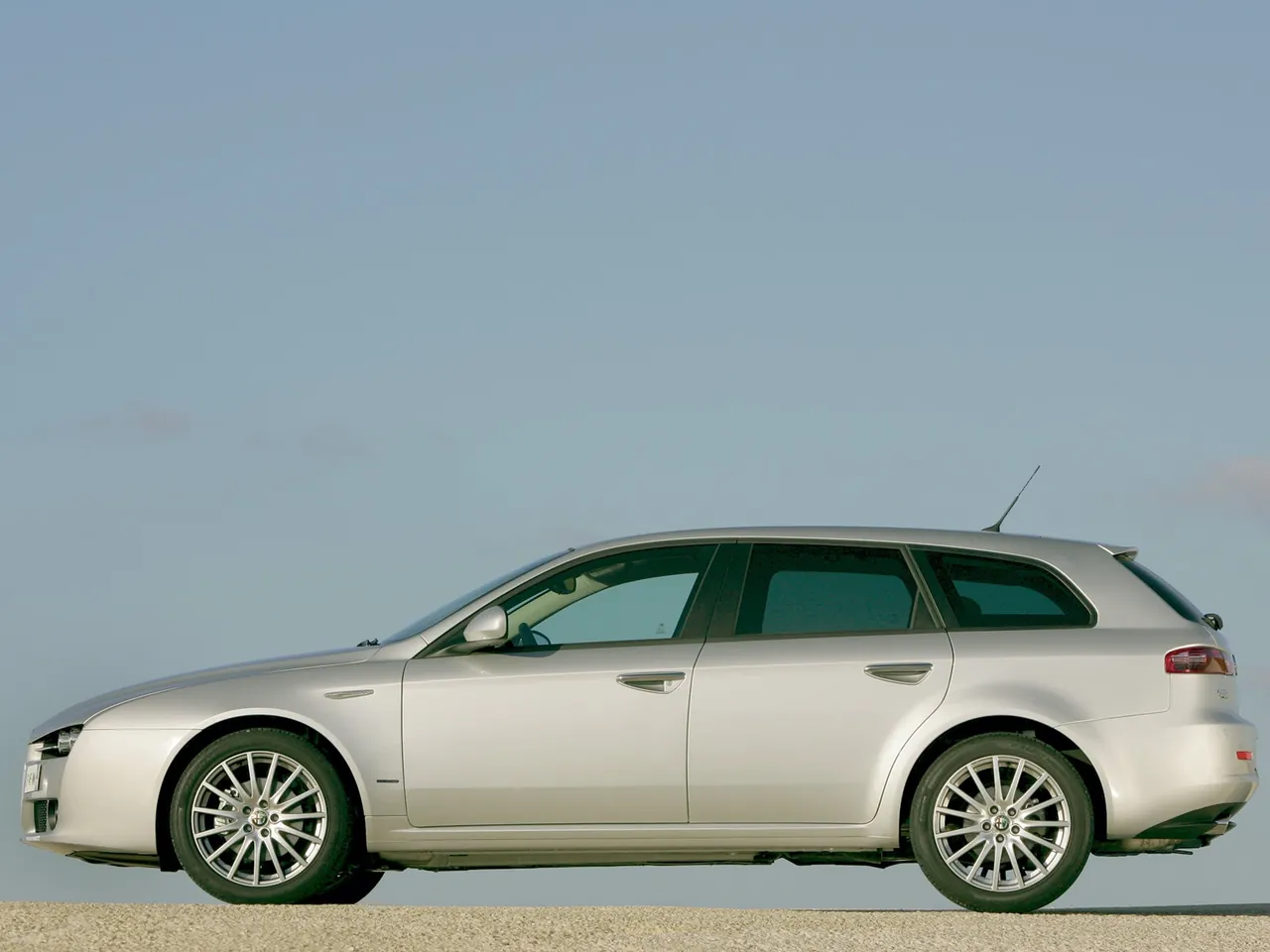 Alfa Romeo 159 Sportwagon (2006) – boční profil