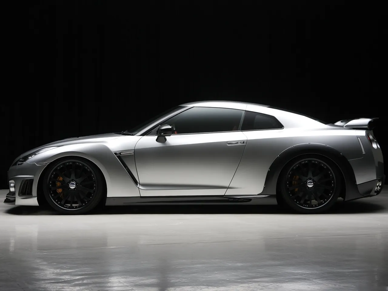 Wald Nissan GT-R (2008) – boční profil