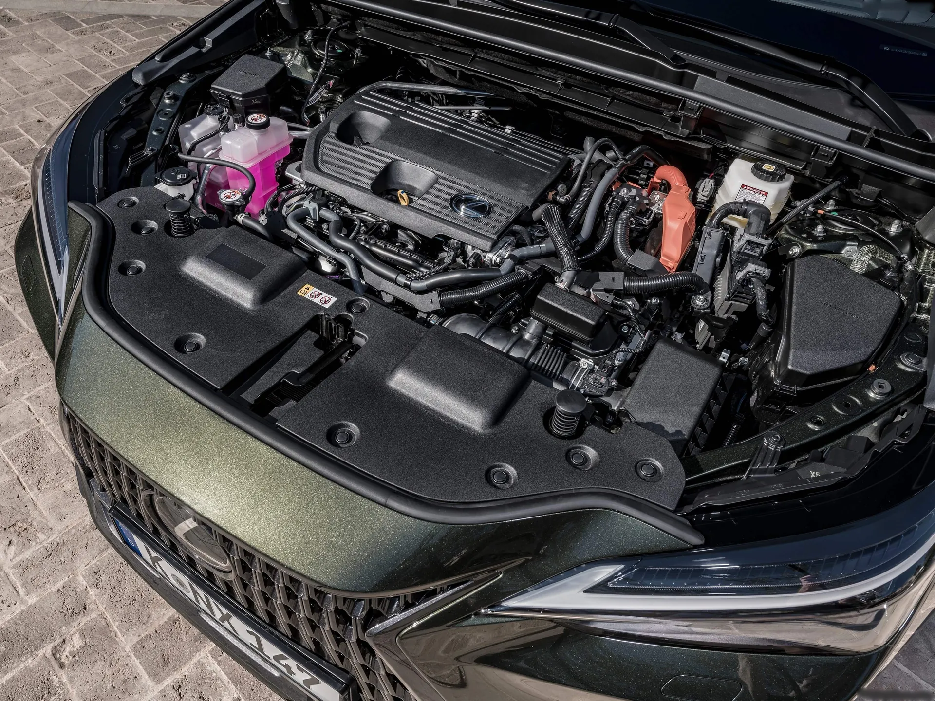 Lexus NX [EU] (2022) – motorový prostor