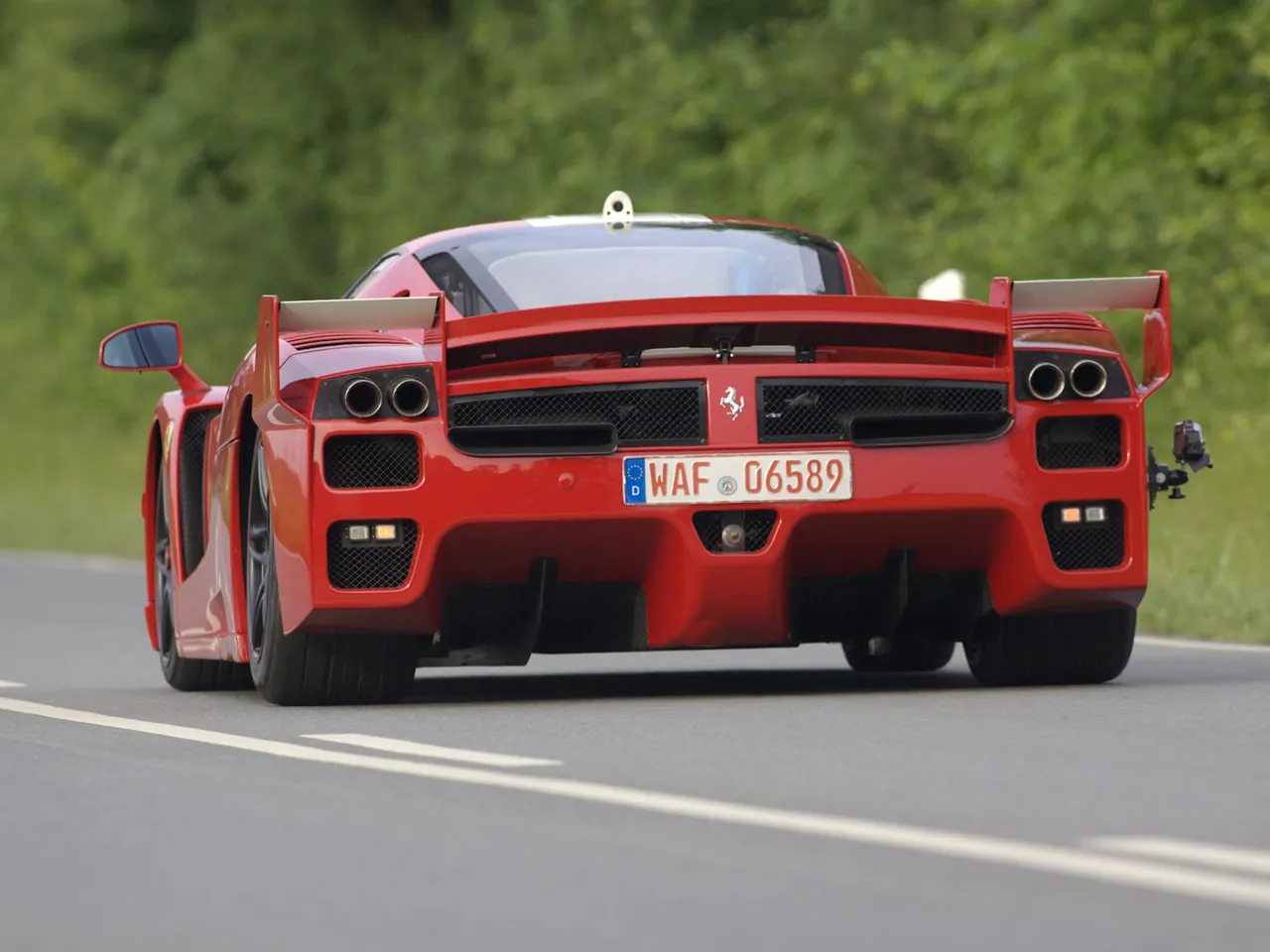 Edo Ferrari FXX (2008) – zadní tříčtvrteční pohled