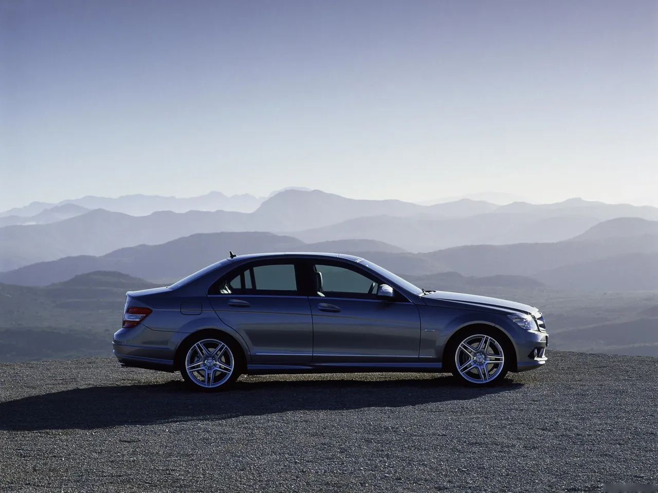 Mercedes-Benz C-Class (2008) – boční profil