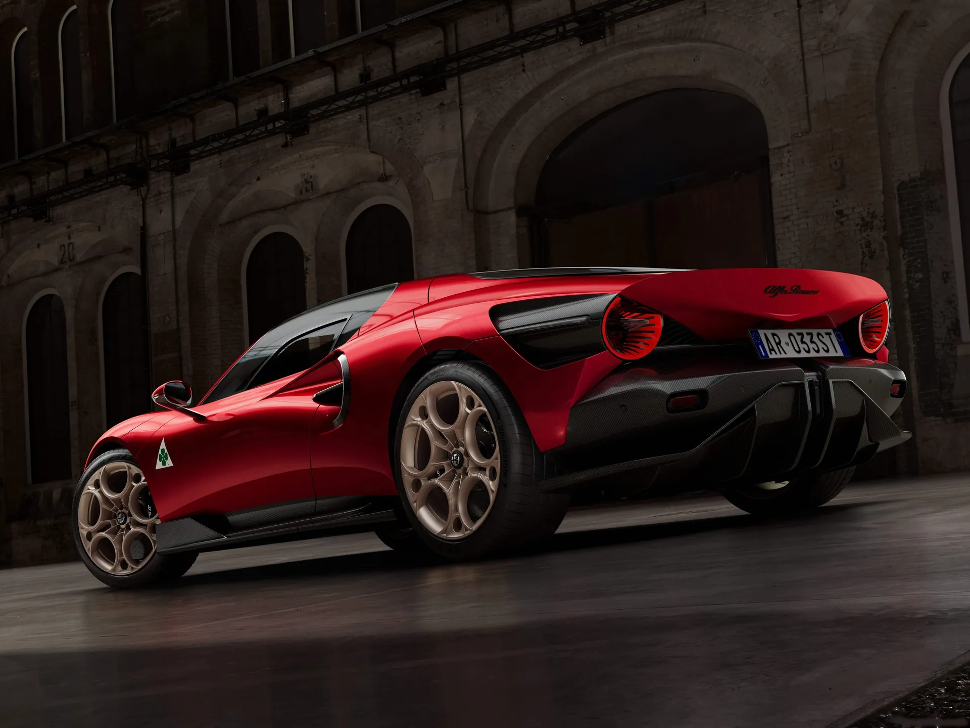 Alfa Romeo 33 Stradale (2024) – zadní tříčtvrteční pohled