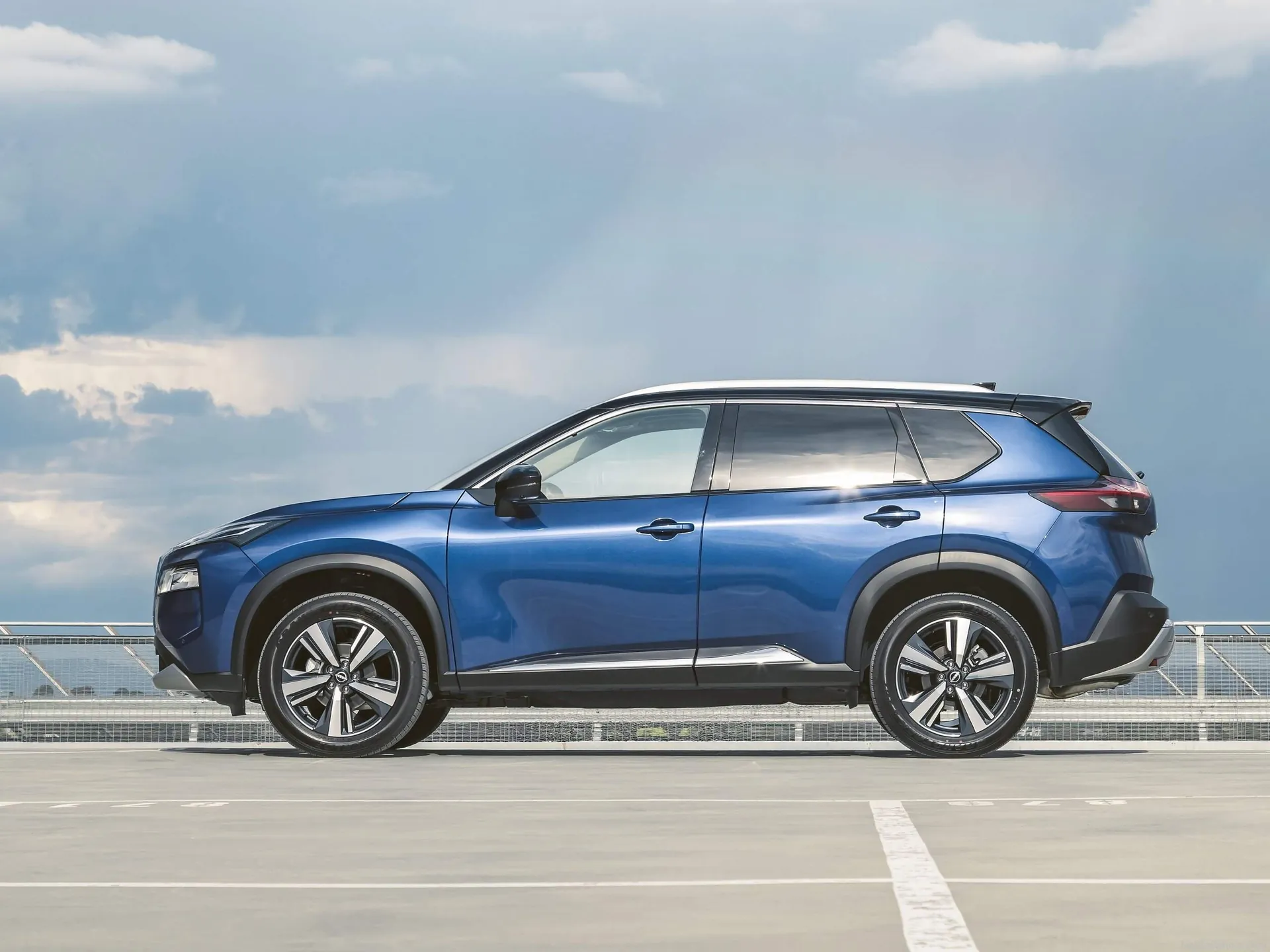 Nissan X-Trail [AU] (2023) – boční profil