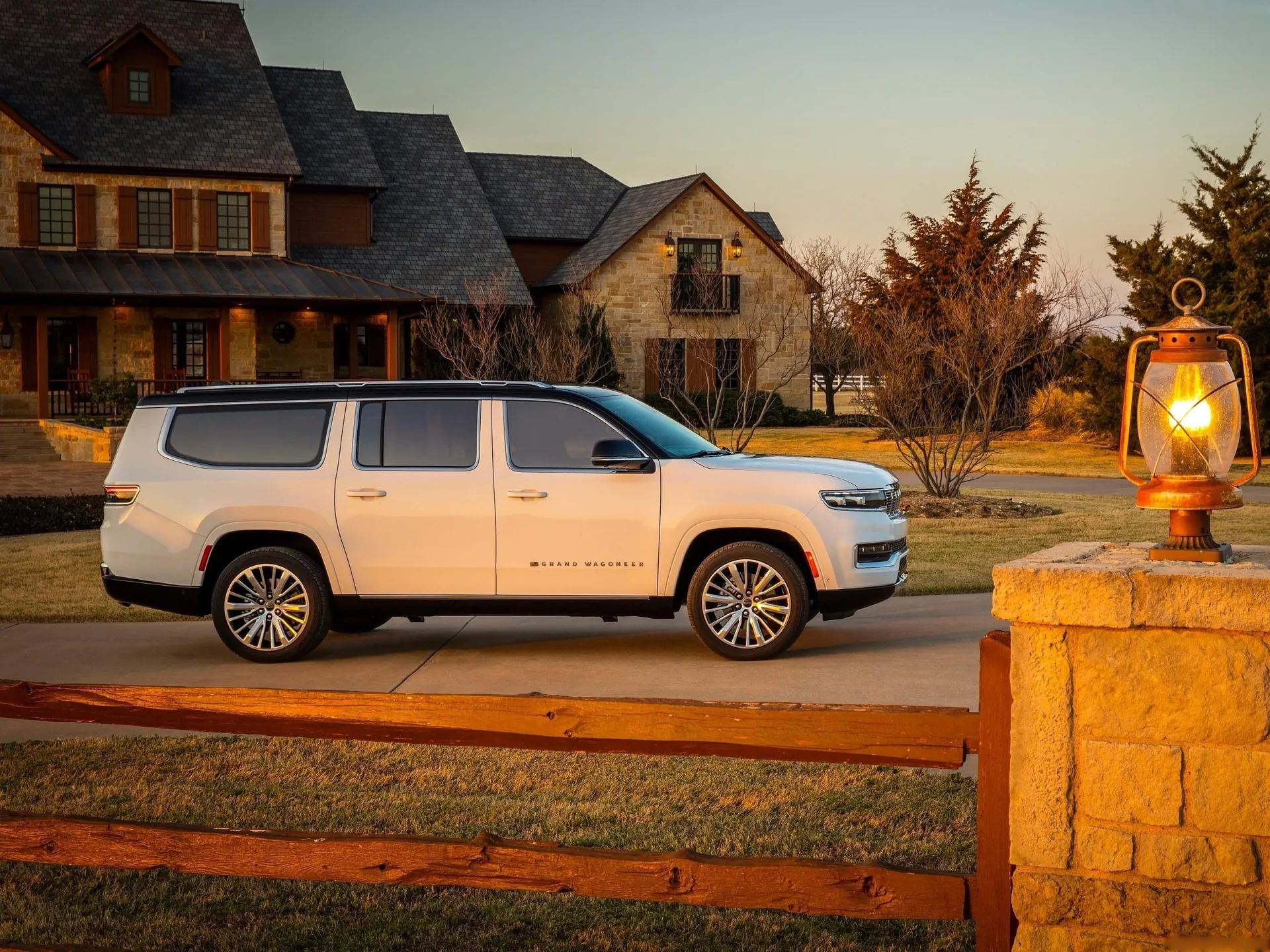 Jeep Grand Wagoneer L (2023) - Side Profile