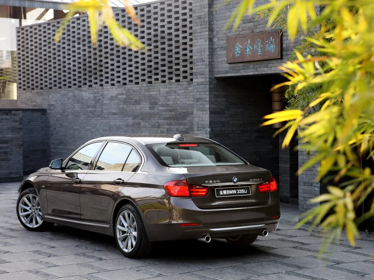 BMW 3-Series Long Wheelbase (2013) – zadní tříčtvrteční pohled