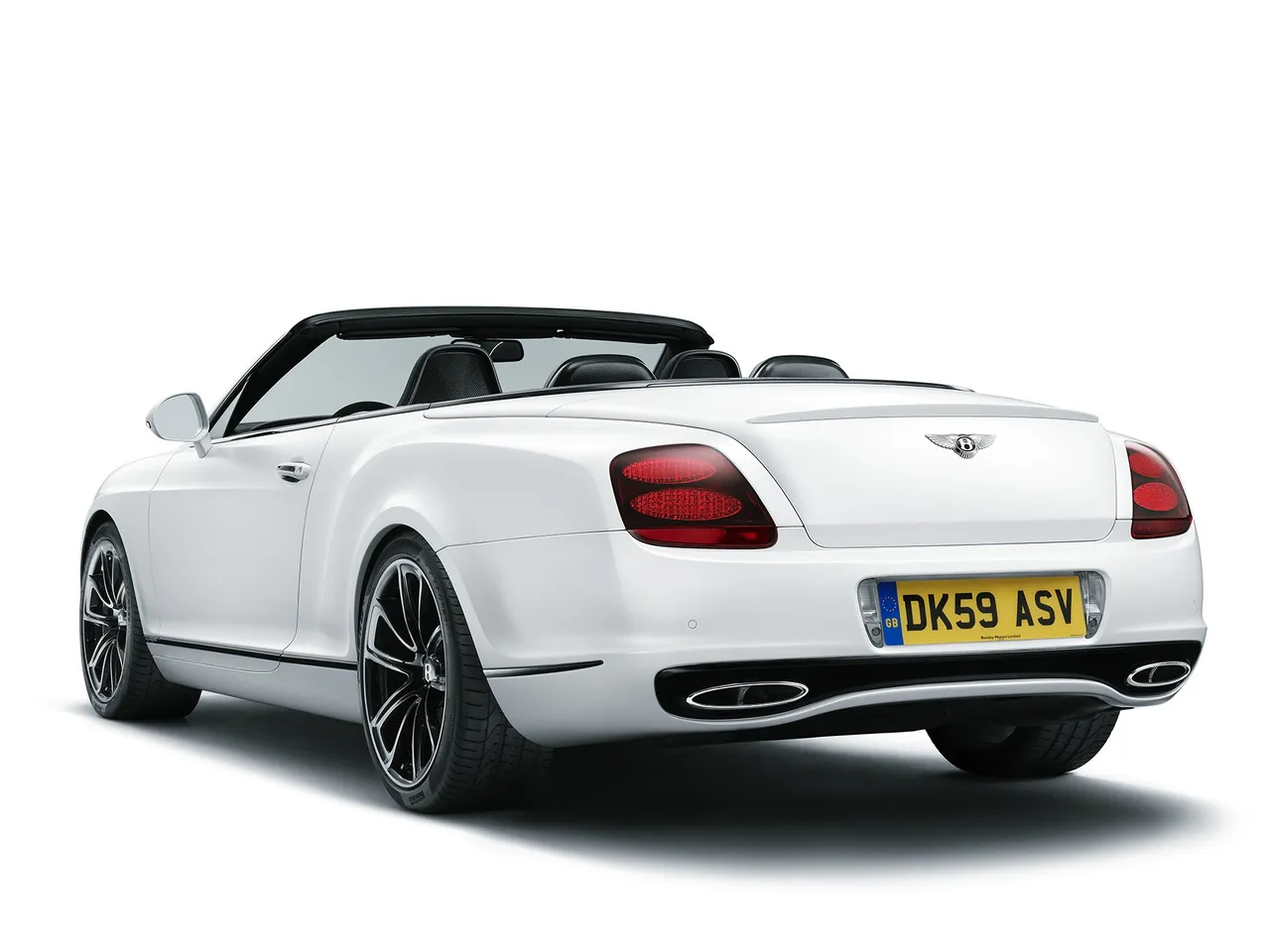 Bentley Continental Supersports Convertible (2011) – zadní tříčtvrteční pohled