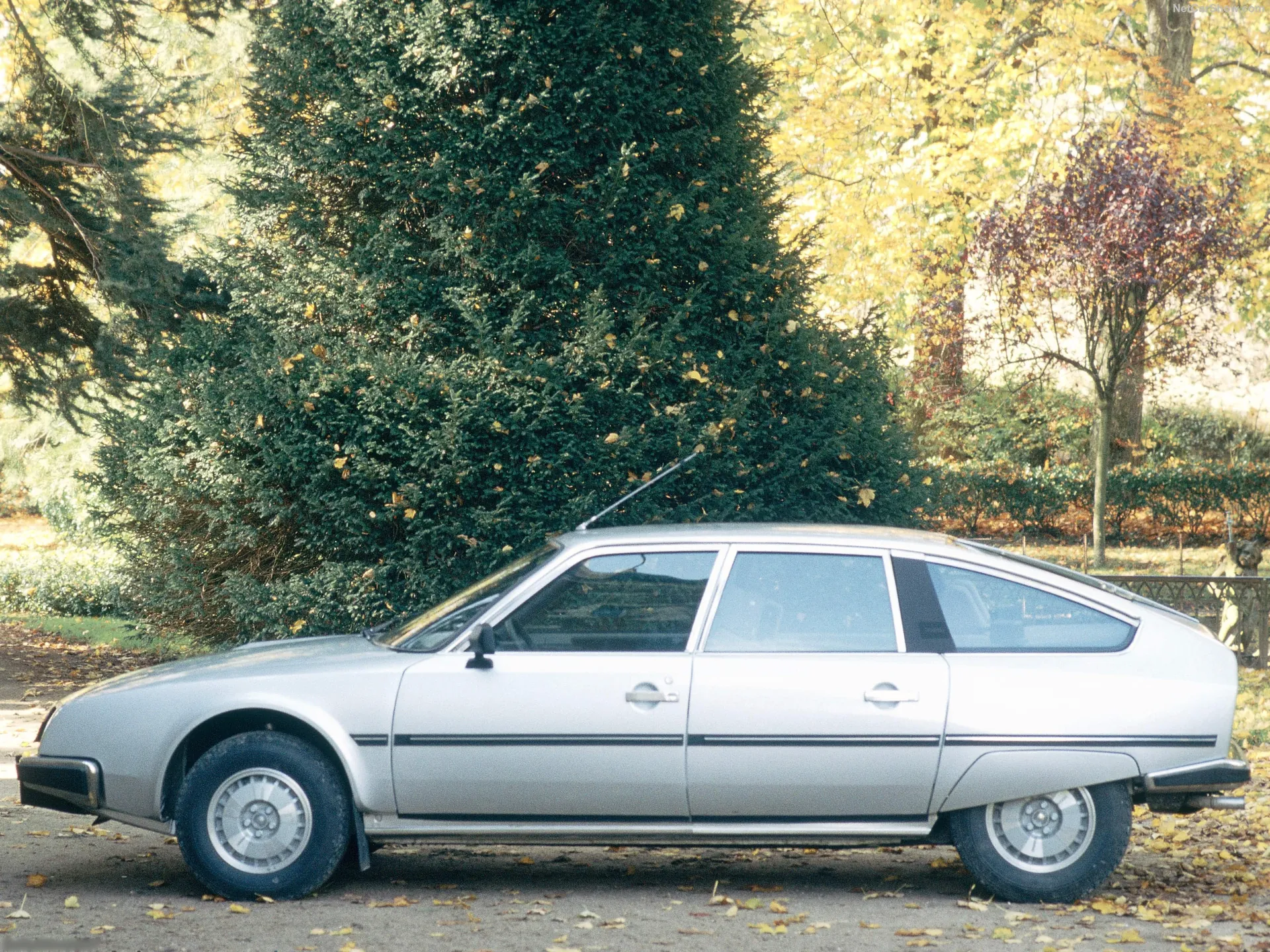 Citroen CX 20 TRE (1983) – boční profil