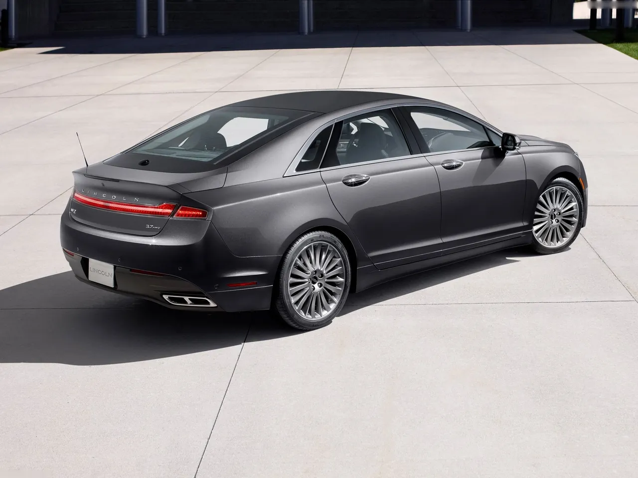 Lincoln MKZ (2013) – zadní tříčtvrteční pohled