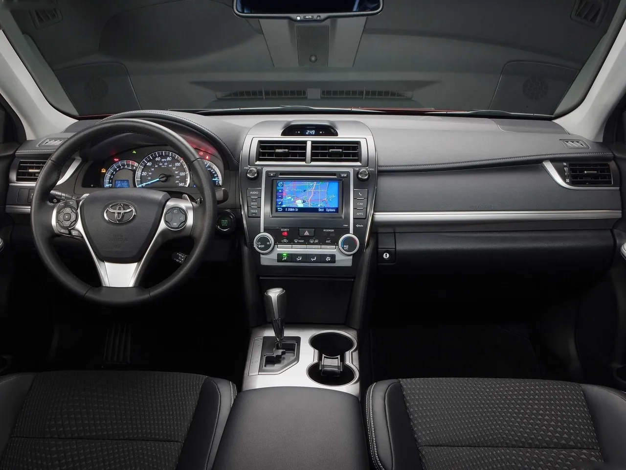 Toyota Camry (2012) – interiér