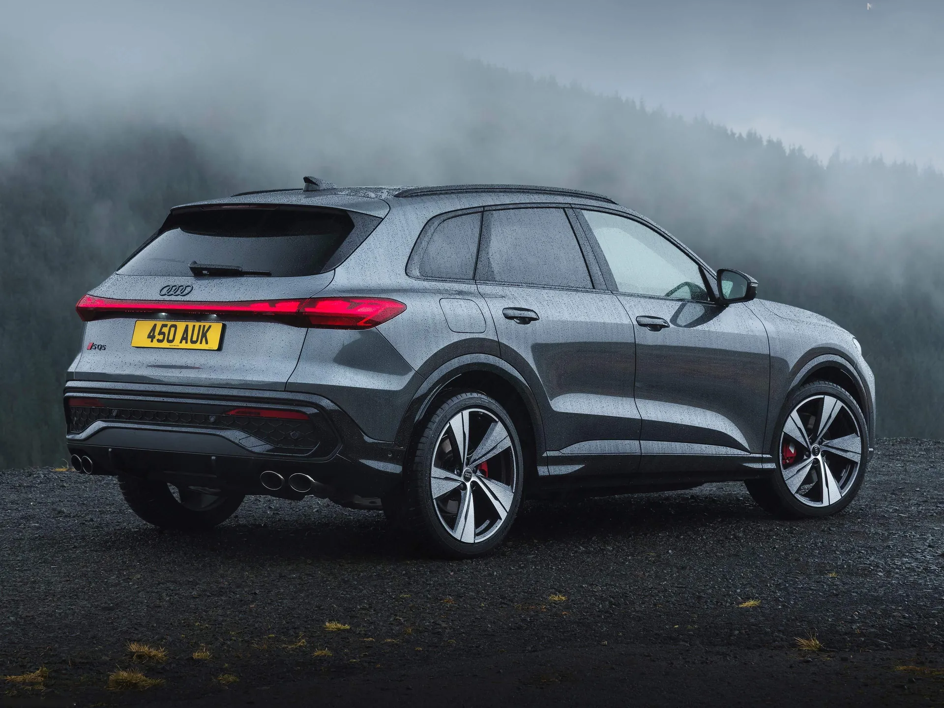 Audi SQ5 [UK] (2025) – zadní tříčtvrteční pohled