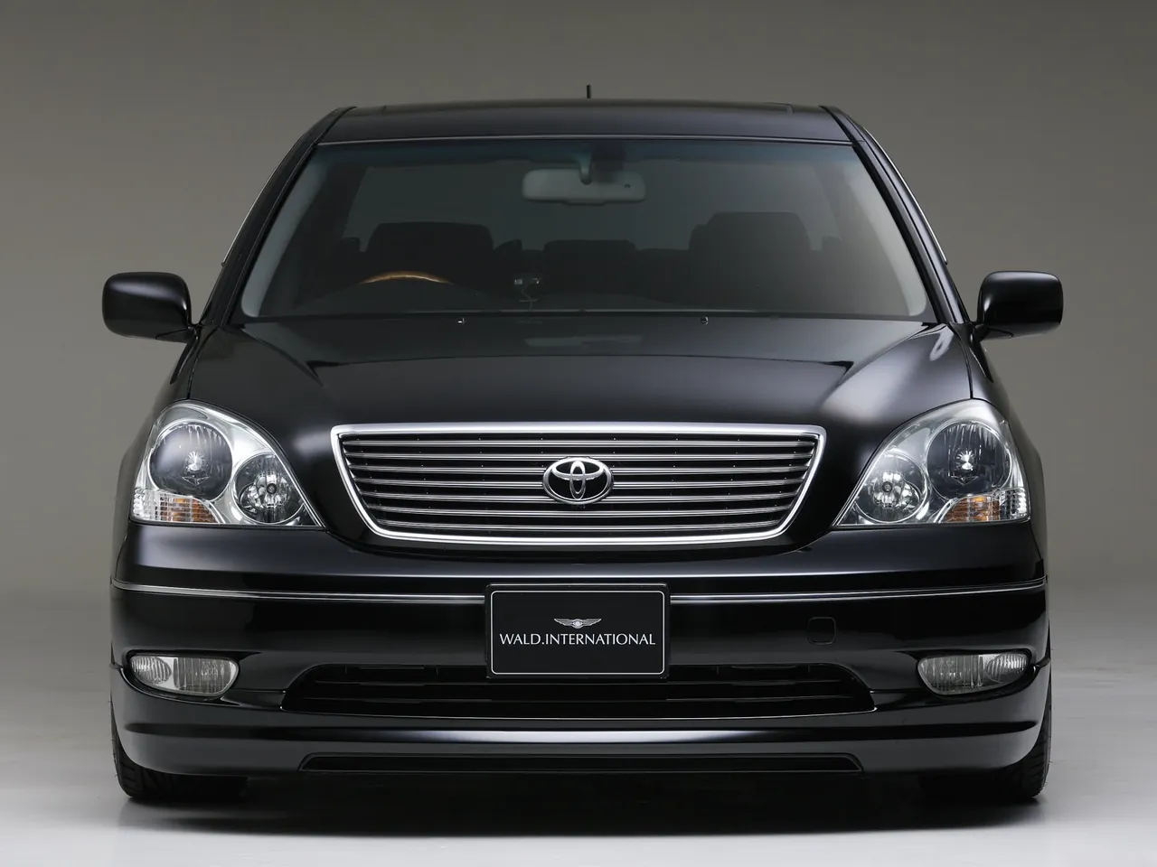 Wald Toyota Celsior (2001) – zepředu