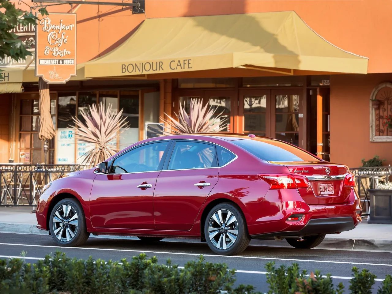 Nissan Sentra (2016) – zadní tříčtvrteční pohled