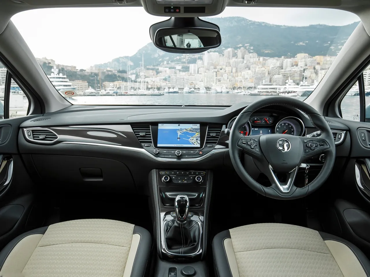 Vauxhall Astra Sports Tourer (2016) – interiér