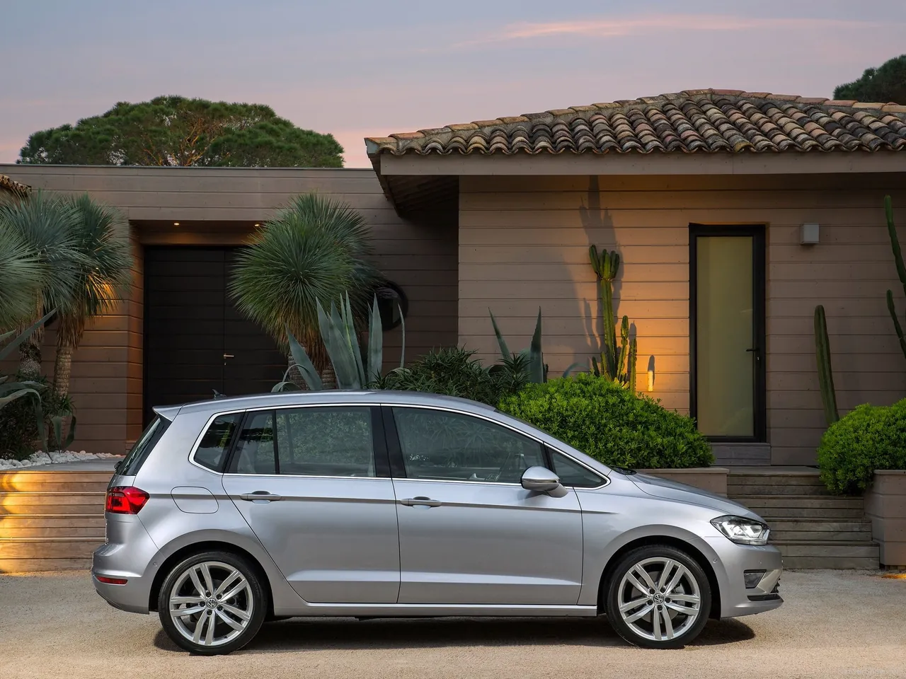 Volkswagen Golf Sportsvan (2014) – boční profil