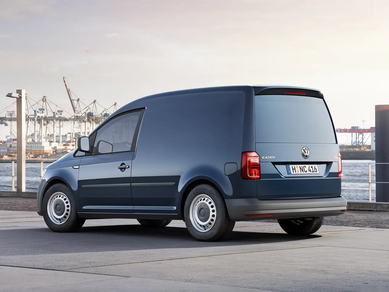 Volkswagen Caddy (2016) – zadní tříčtvrteční pohled