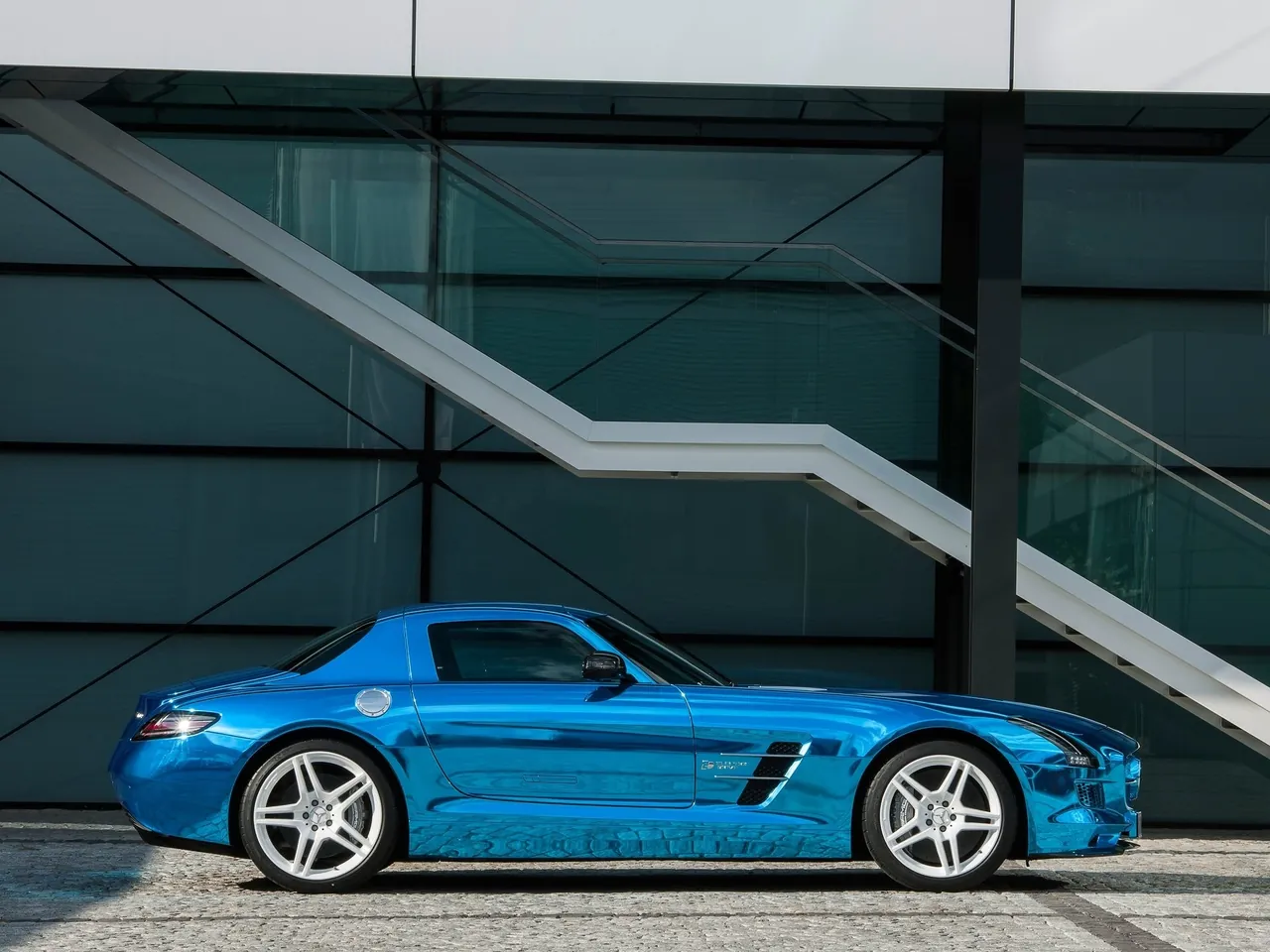 Mercedes-Benz SLS AMG Coupe Electric Drive (2014) - Side Profile