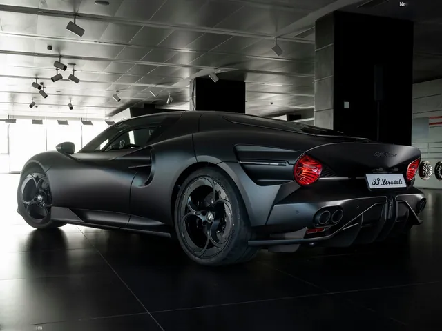 Alfa Romeo 33 Stradale Perla Nera (2026)