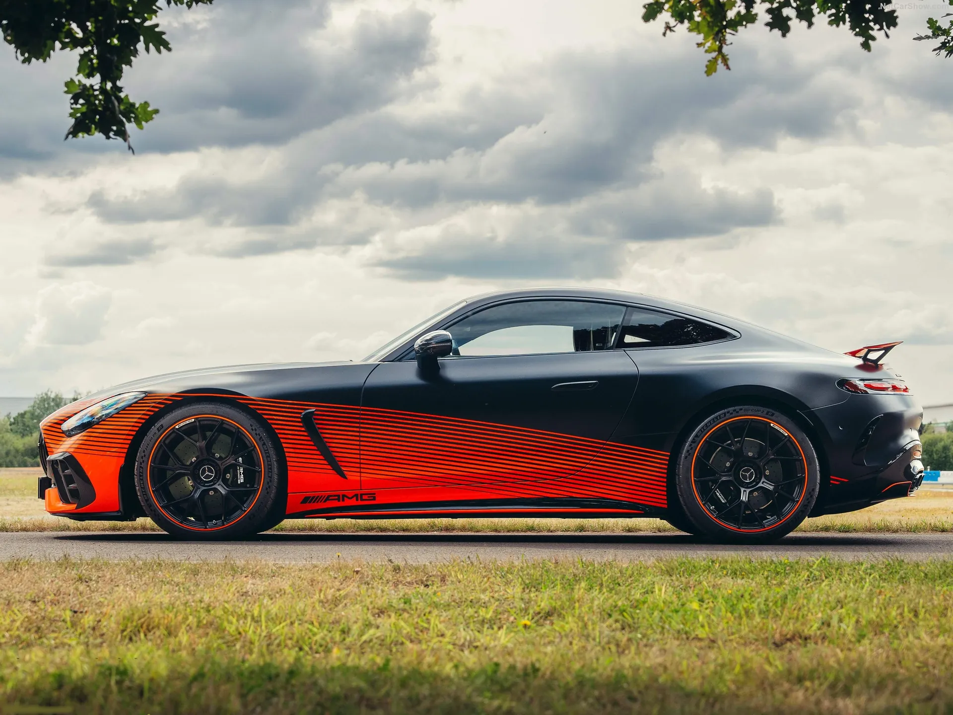 Mercedes-Benz AMG GT63 PRO (2025) – boční profil
