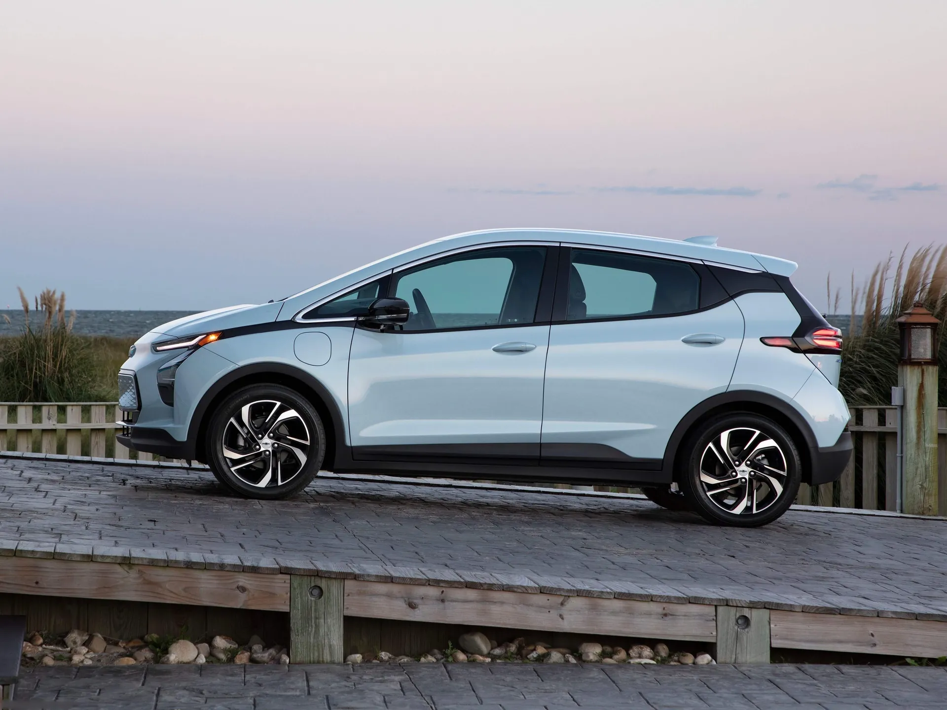 Chevrolet Bolt EV (2022) – boční profil