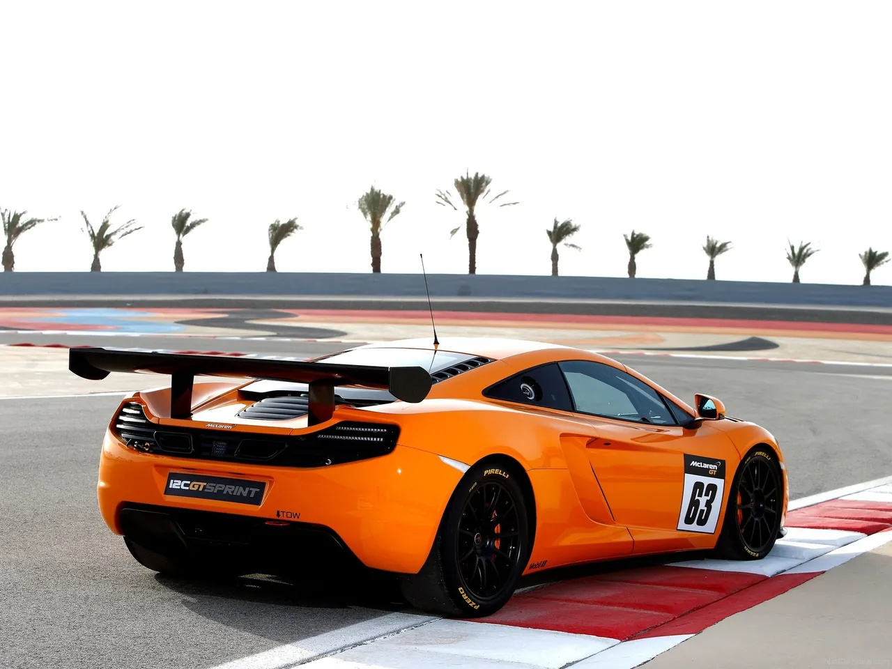 McLaren 12C GT Sprint (2014) – zadní tříčtvrteční pohled