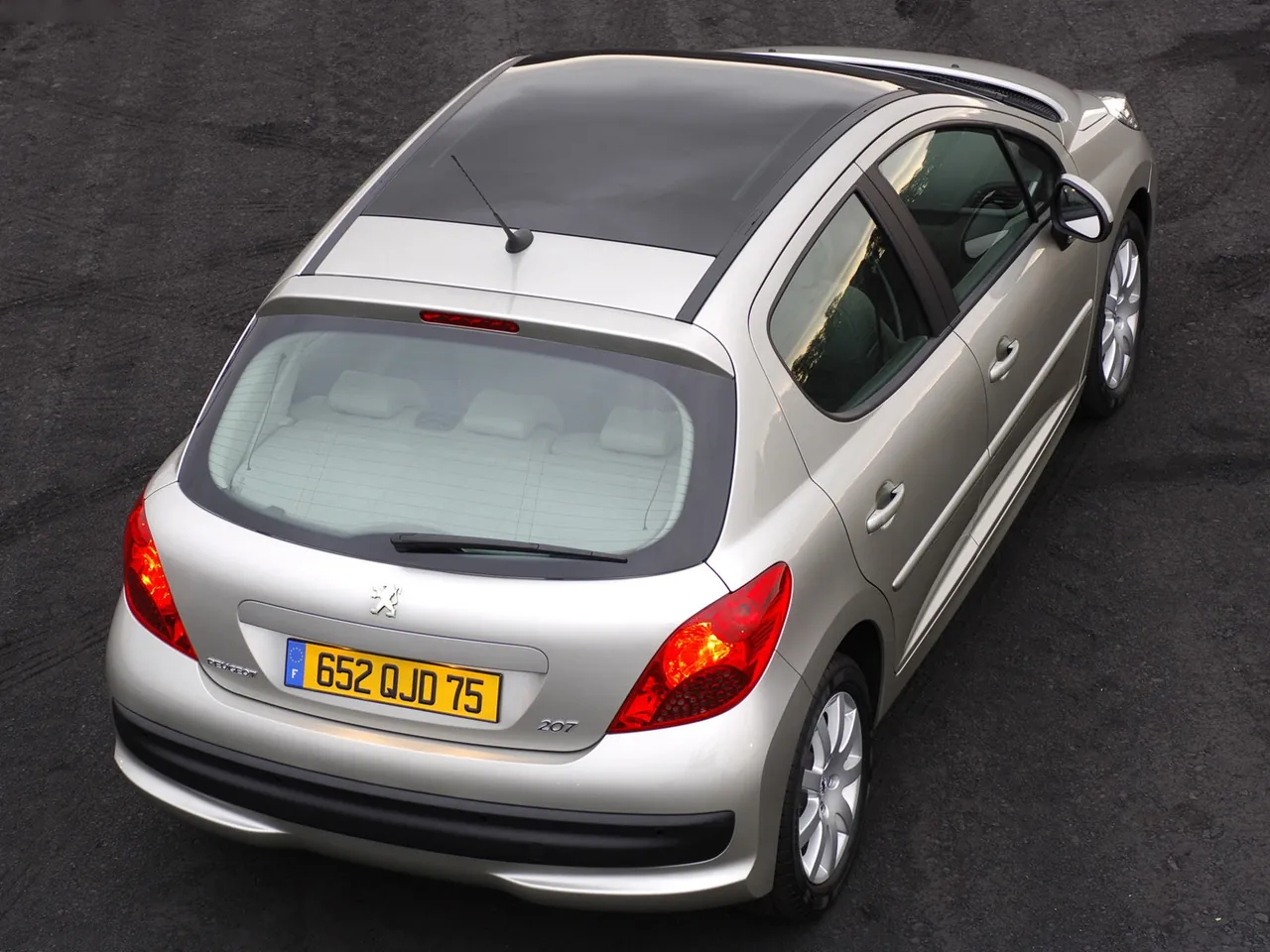 Peugeot 207 (2006) – zadní tříčtvrteční pohled