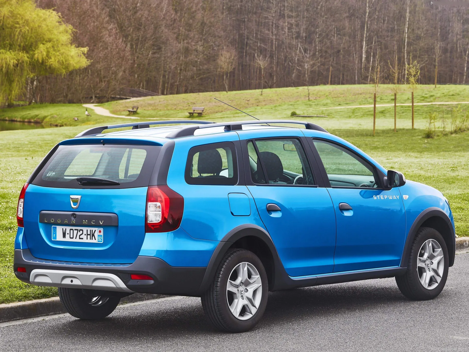 Dacia Logan MCV Stepway (2018) – zadní tříčtvrteční pohled