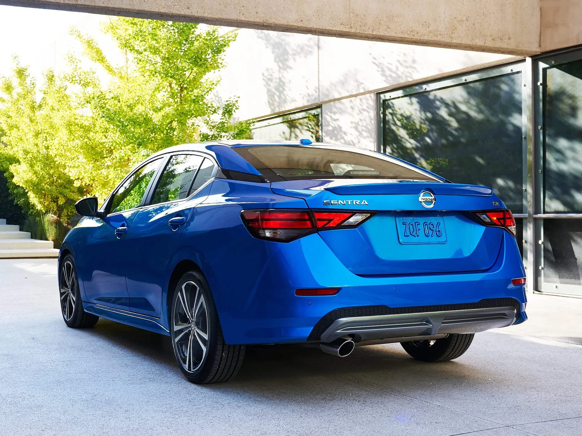 Nissan Sentra (2020) – zadní tříčtvrteční pohled