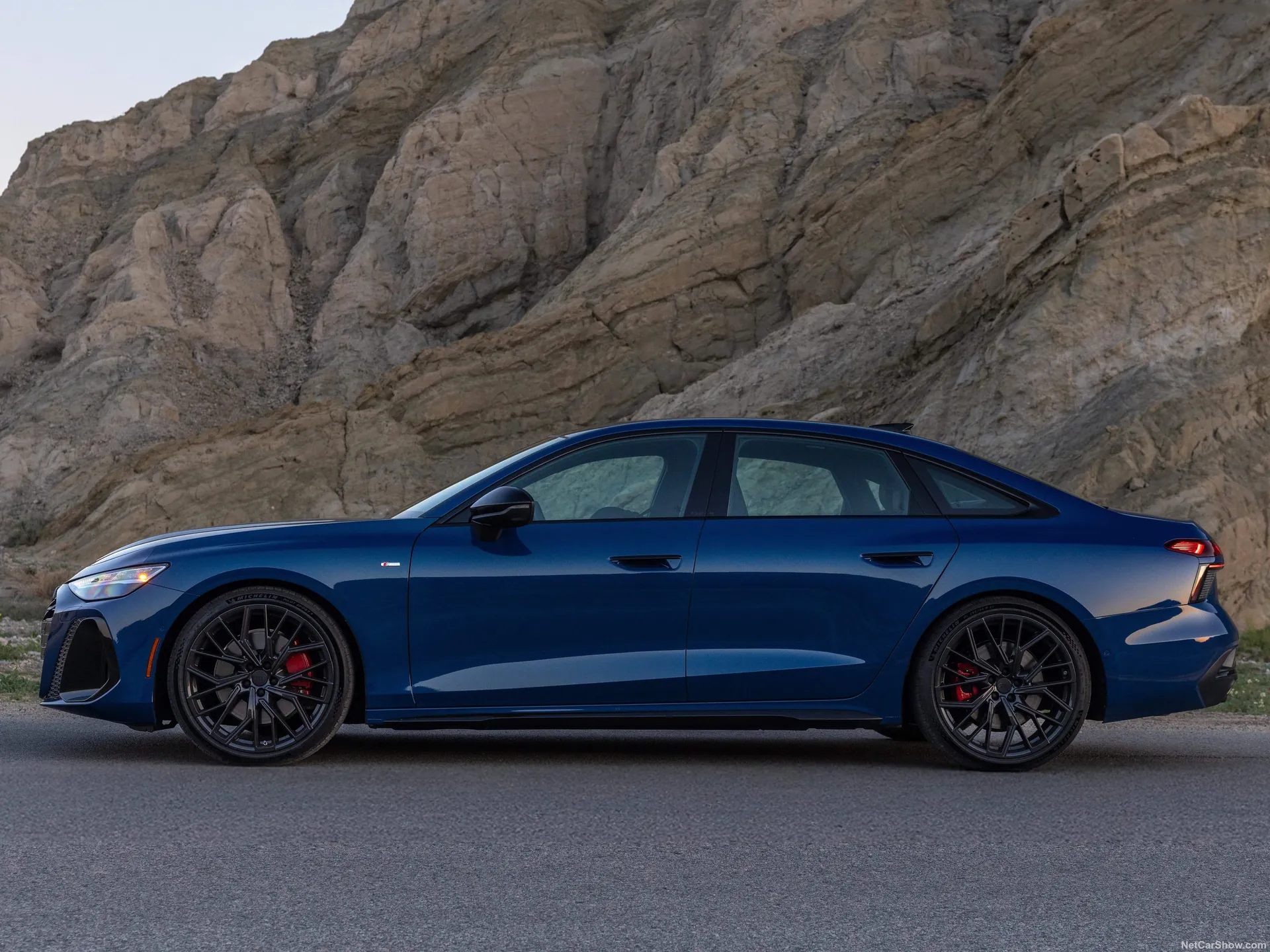 Audi A6 TFSI Sedan [US] (2026) – boční profil