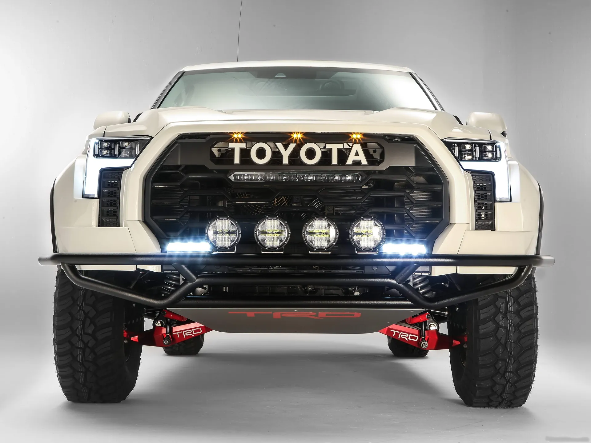 Toyota Tundra TRD Desert Chase SEMA Concept (2021) – zepředu
