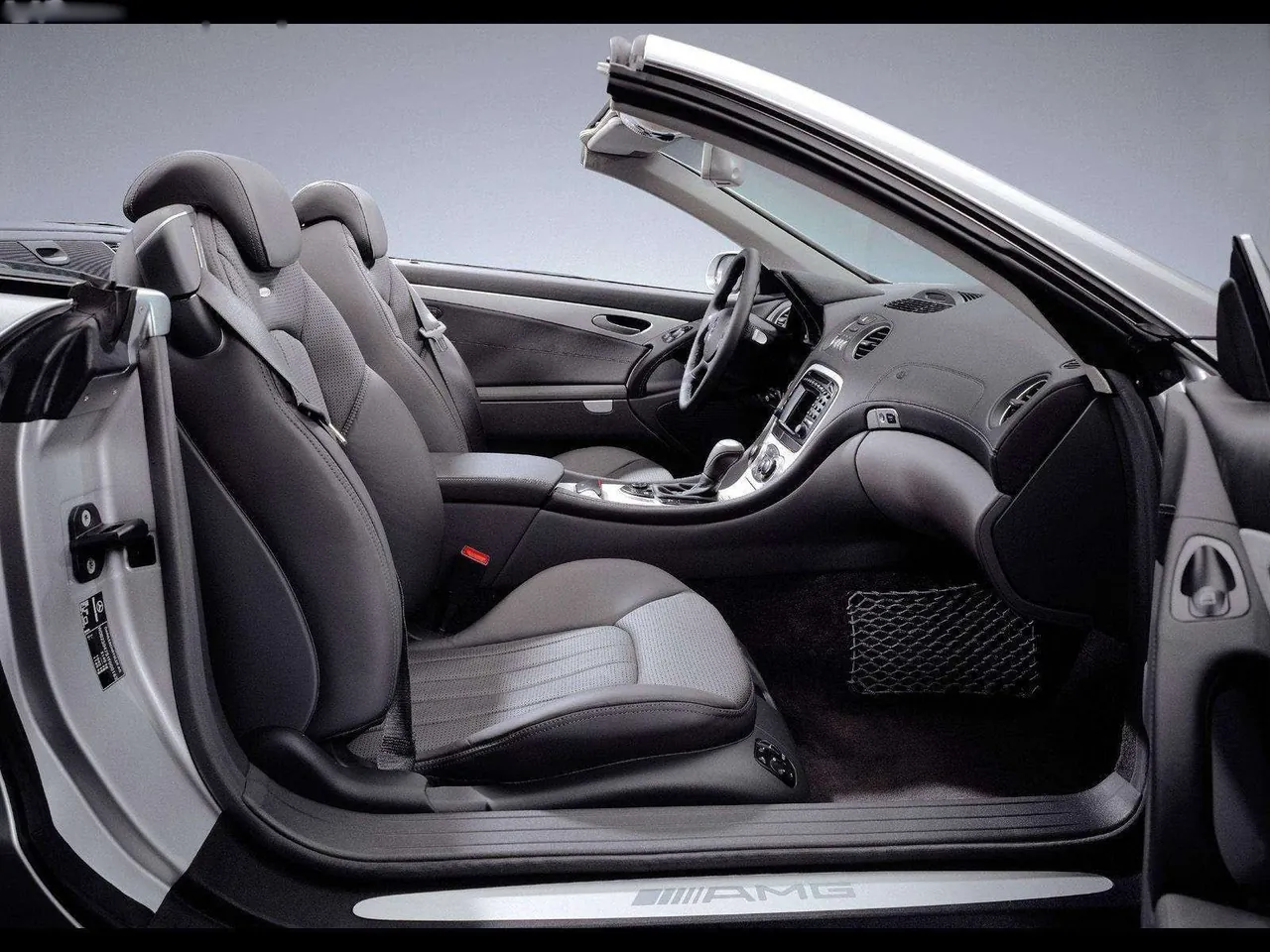 Mercedes-Benz SL55 AMG (2003) - Interior
