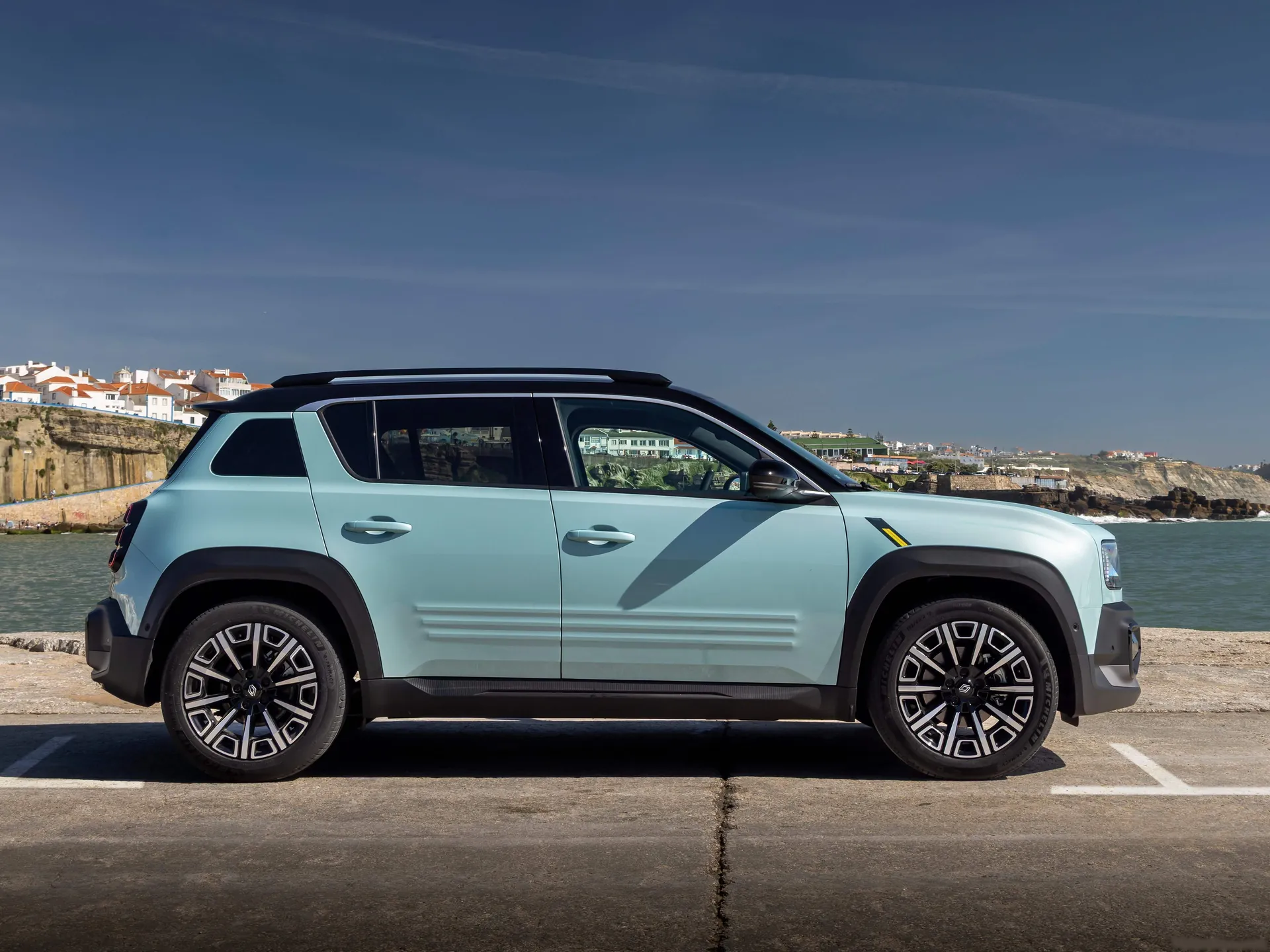 Renault 4 E-Tech (2026) – boční profil