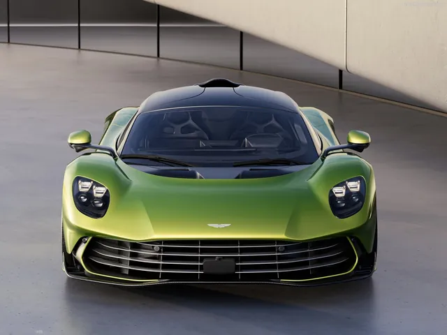 Aston Martin Valhalla (2026)