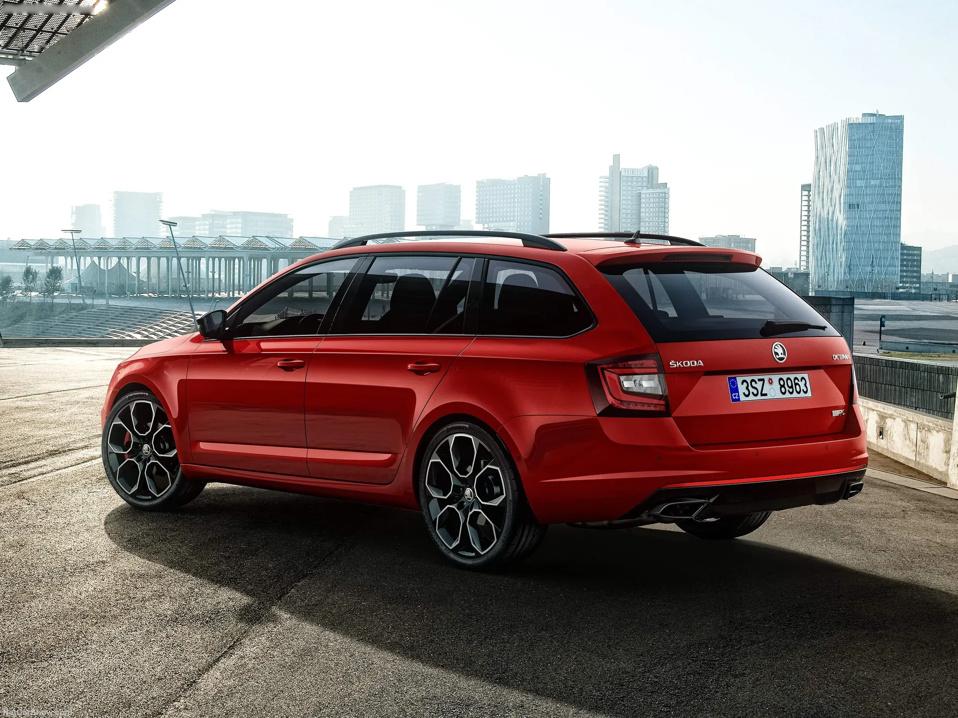 Skoda Octavia RS 245 Combi (2018) – zadní tříčtvrteční pohled