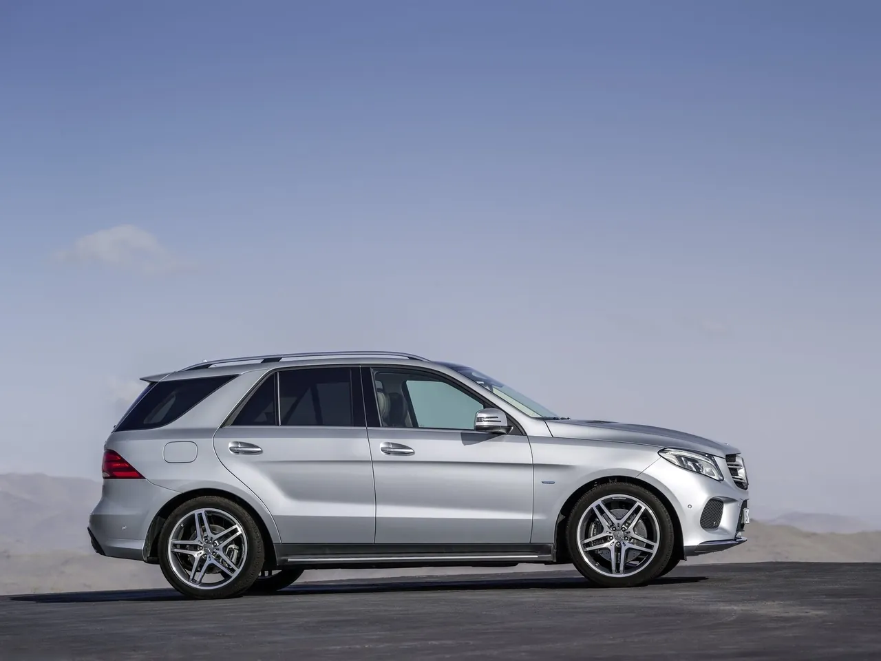 Mercedes-Benz GLE (2016) – boční profil