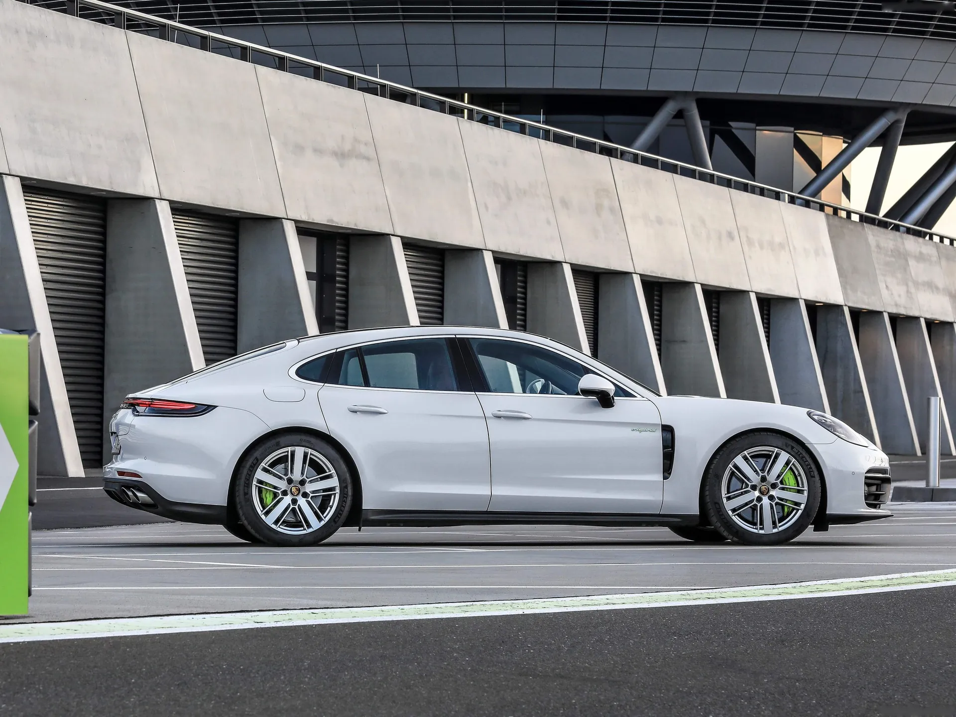 Porsche Panamera 4S E-Hybrid (2021) - Side Profile
