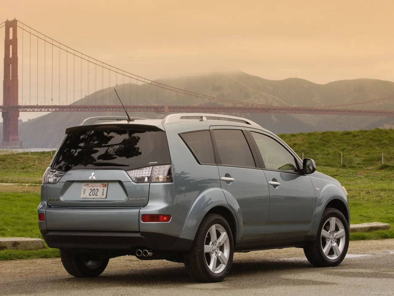 Mitsubishi Outlander Urban (2007) – zadní tříčtvrteční pohled