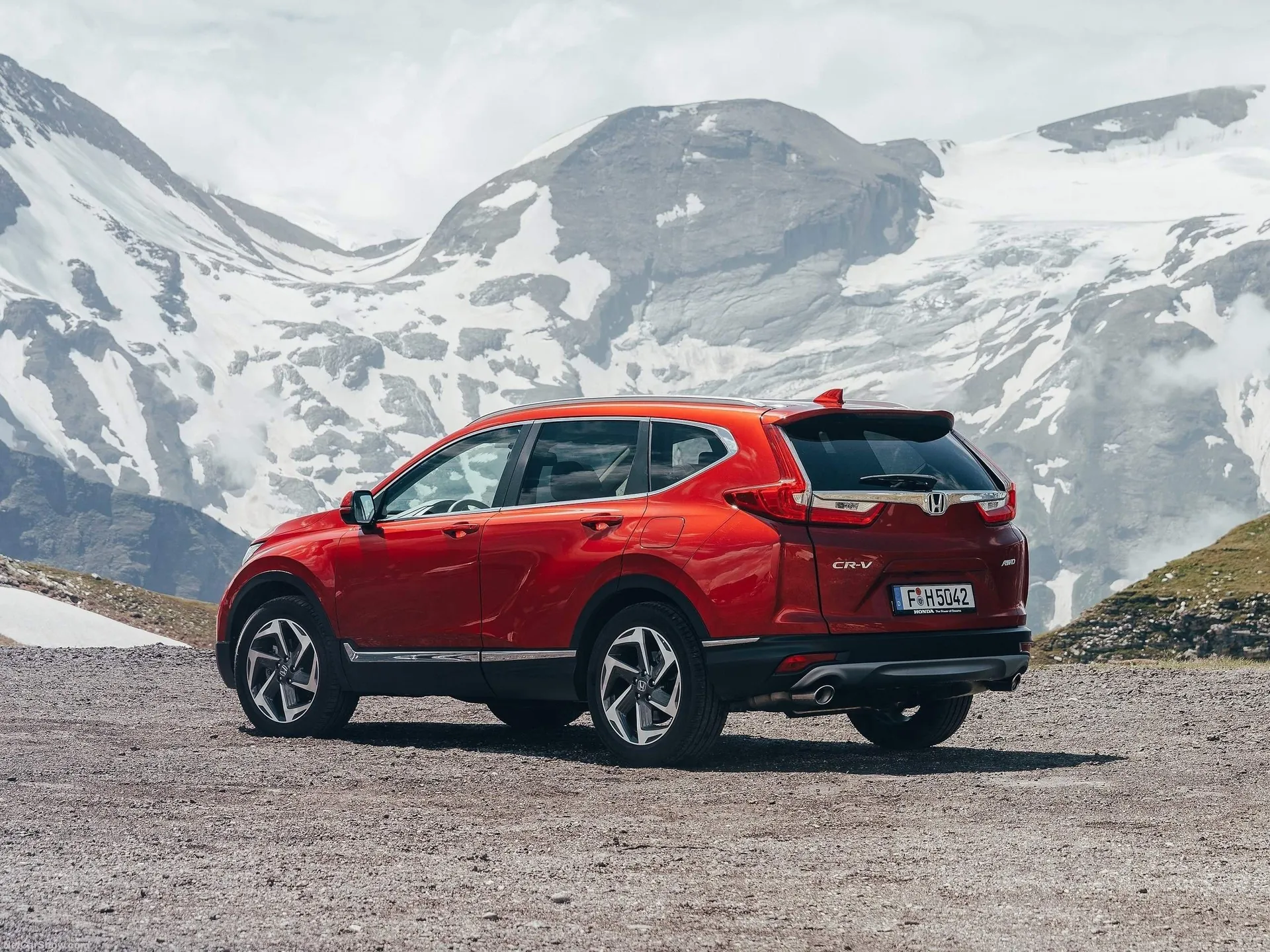 Honda CR-V [EU] (2019) - Rear Three-Quarter