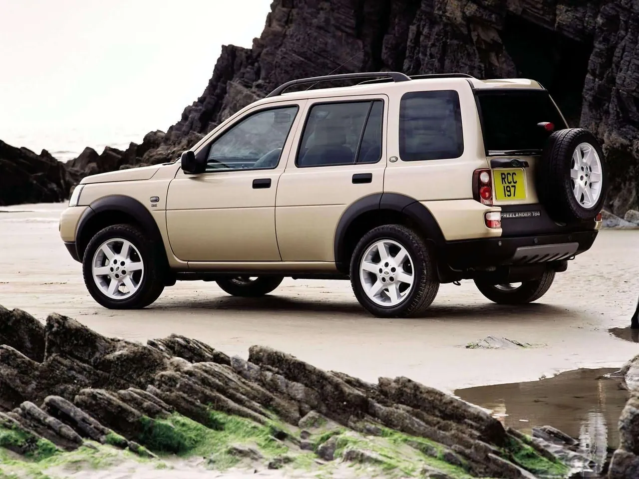 Land Rover Freelander Td4 5door (2004) – zadní tříčtvrteční pohled