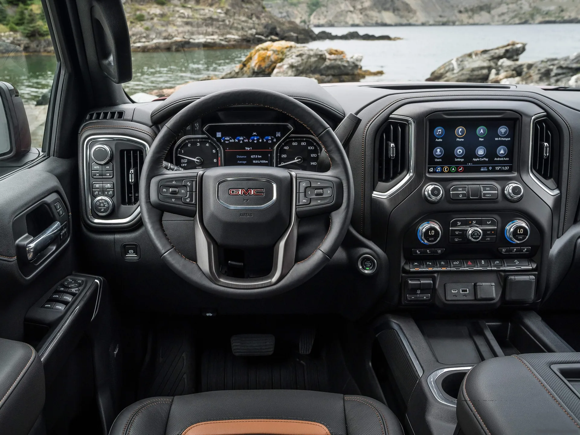 GMC Sierra AT4 (2019) – interiér