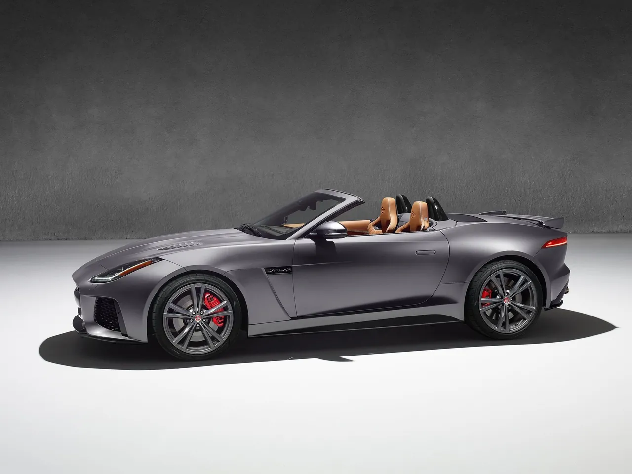 Jaguar F-Type SVR (2017) – boční profil