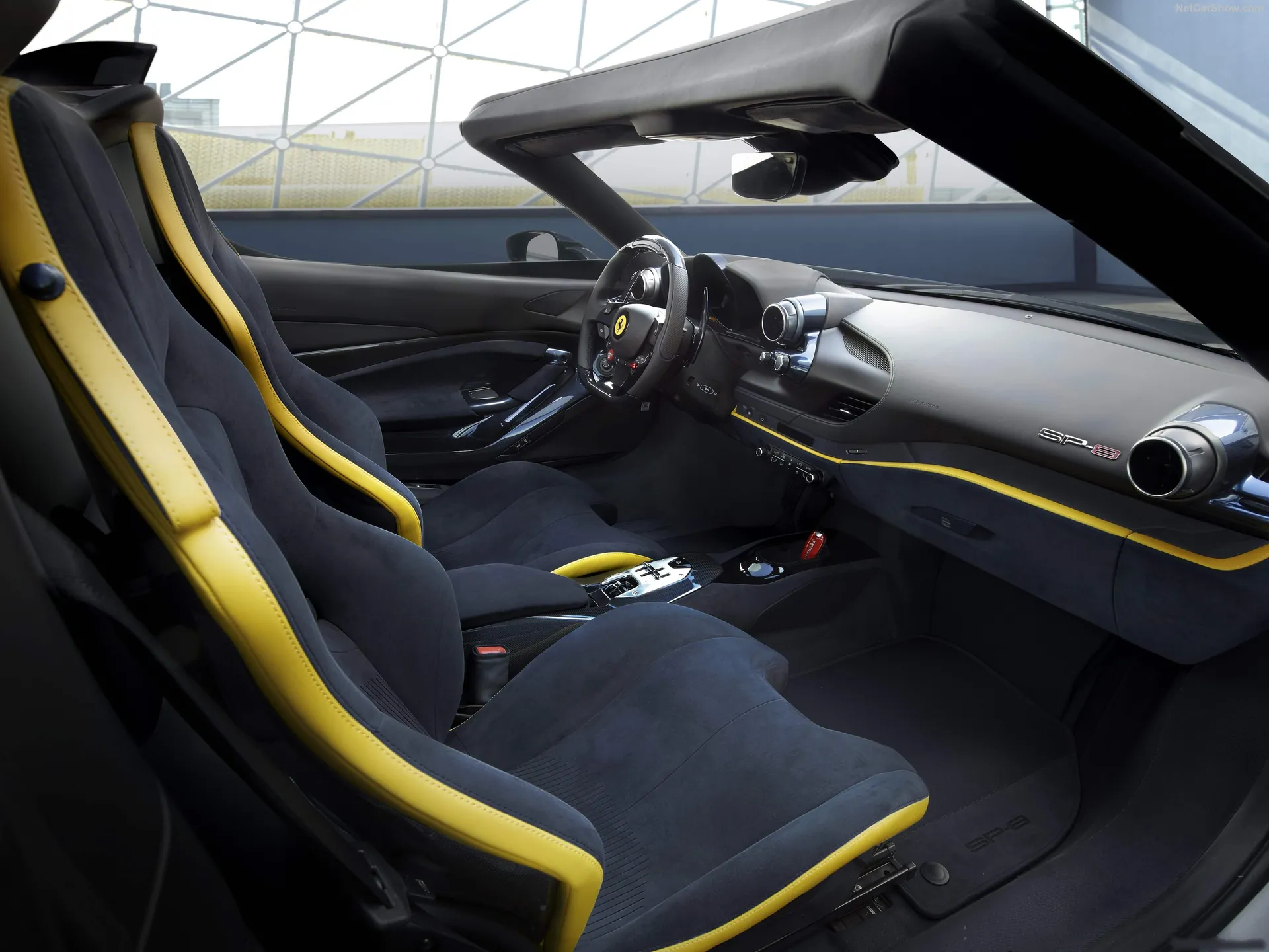 Ferrari SP-8 (2024) – interiér