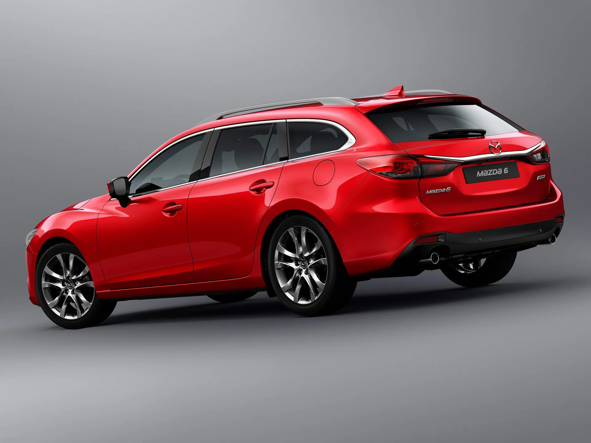 Mazda 6 Wagon (2017) – zadní tříčtvrteční pohled