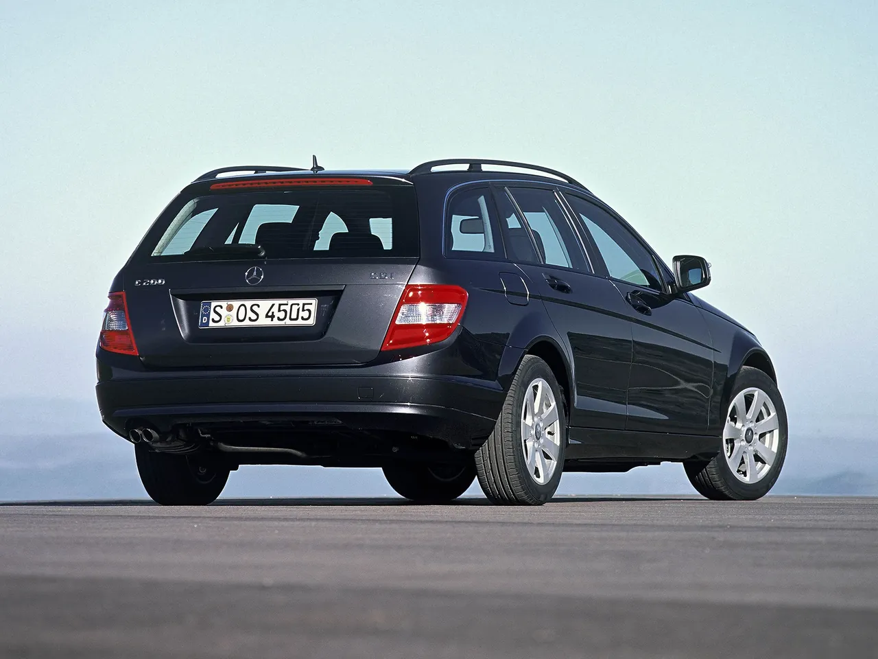 Mercedes-Benz C-Class Estate (2008) – zadní tříčtvrteční pohled